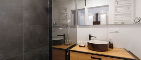 Shower, free toiletries, hair dryer, towels