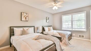 5 bedrooms, iron/ironing board, WiFi, bed sheets