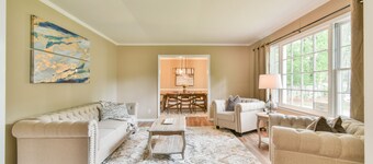 East Cobb Newly Renovated Oasis! 10 min from the Battery and Sports Complex!