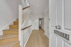 Interior - Luxurious 4-Bed Mews House in London (London)