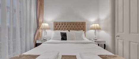 4 Schlafzimmer, Schreibtisch, Bügeleisen/Bügelbrett, Reisekinderbett