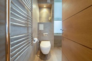 Bathtub, hair dryer, towels