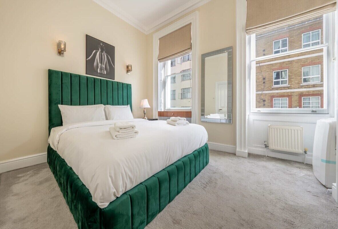 2 Schlafzimmer, Schreibtisch, Bügeleisen/Bügelbrett, Reisekinderbett