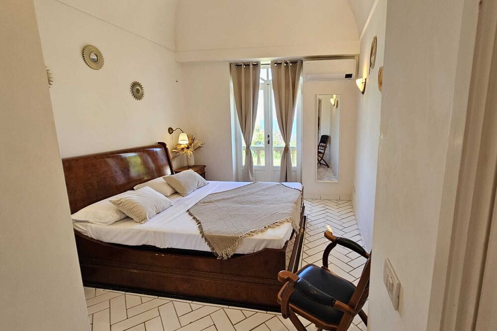 Villa with huge garden, 10 min walk from piazzetta