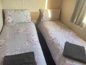 2 bedrooms, free wired Internet, bed sheets