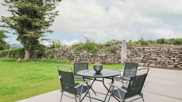 Cottage | Outdoor dining