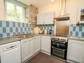 Frigorifero, lavastoviglie, bollitore elettrico, tostapane