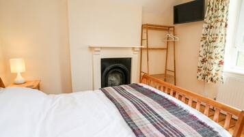 2 bedrooms, individually decorated, individually furnished, free WiFi