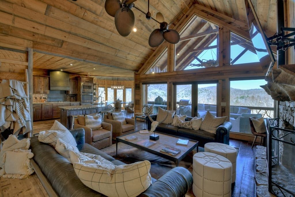 Stunning Cabin w/Mtn Views & Brand New Furnishings