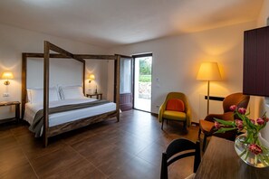 1 bedroom, desk, WiFi, bed sheets