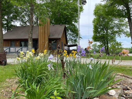 Cozy Cabin by Bucksaw Marina, Truman Lake