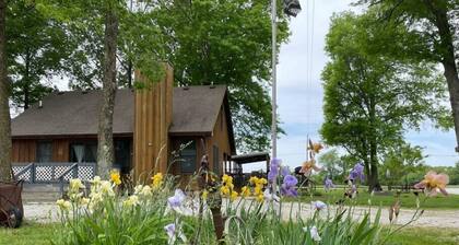 Cozy Cabin by Bucksaw Marina, Truman Lake