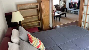 4 bedrooms, WiFi, bed sheets