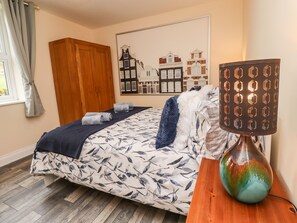 3 makuuhuonetta, yksilöllisesti sisustettu, yksilöllisesti kalustettu