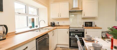 Refrigerador, lavavajillas, tetera/pava eléctrica, tostadora