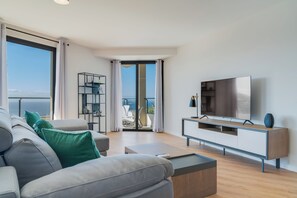 Living area - Banana Tree (Camara de Lobos)