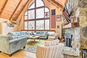 TV - Waitsfield Vacation Rental w/ Private Hot Tub (Waitsfield)