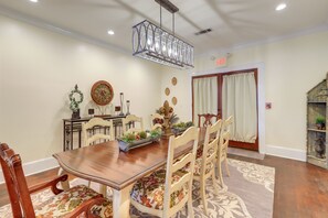 Dining - 'The Inn on Second' - Jackson Family Home! (Jackson)