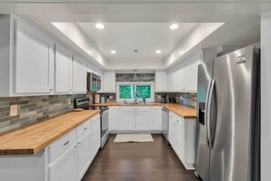 Fridge, microwave, stovetop, dishwasher - Pet-Friendly Pickens Vacation Rental w/ Fire Pit (Pickens)