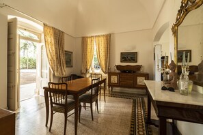 35-inch TV with digital channels - Villa Manfredi by Wonderful Italy (Fasano)