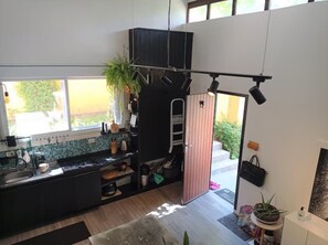 Geladeira, micro-ondas, fogão, cooktop