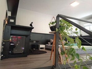 1 quarto, escrivaninha, ferros/tábuas de passar roupa, Wi-Fi de cortesia