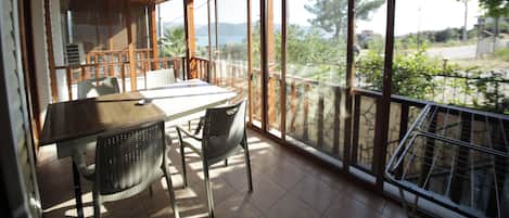 Habitación cuádruple estándar, 1 habitación | Terraza o patio