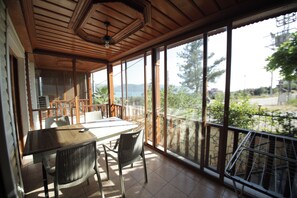 Neljän hengen standard-huone, 1 makuuhuone | Terassi/patio