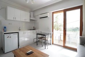 Standard Quadruple Room, 1 Bedroom | Private kitchen - Apart48  (Ula)