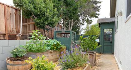 Family Friendly Homestead + 2 Aquarium Passes located 25 minutes from Monterey