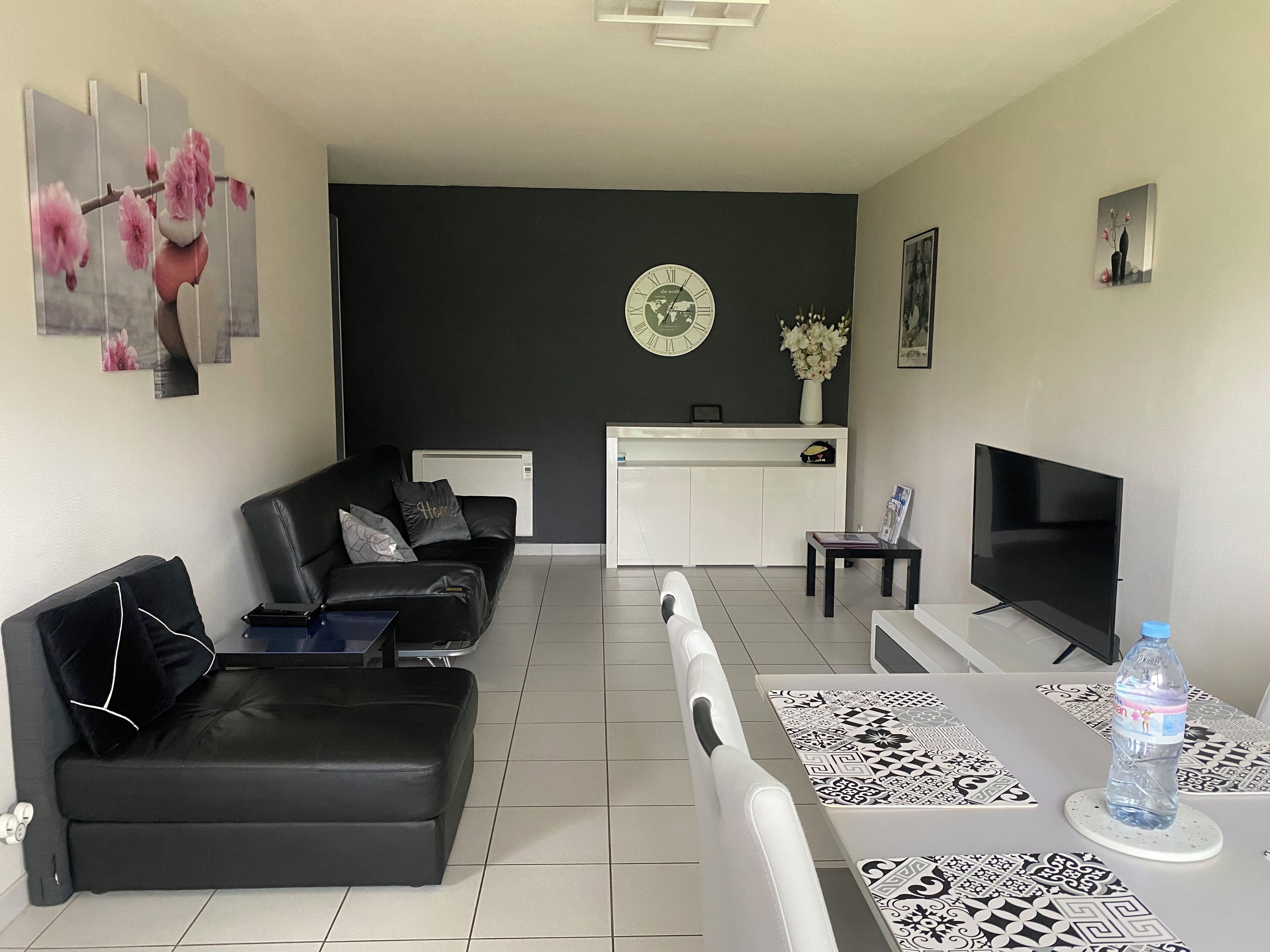 Una Smart TV, libros