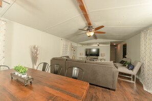 TV - Hidden Hillside Retreat (Wrightsville)