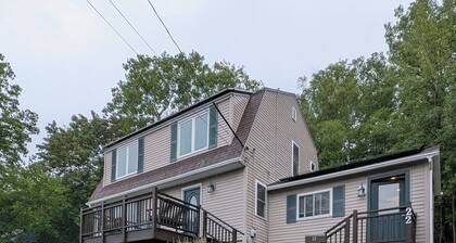 Waldheim Cottage: In-town bar Harbor Hideaway