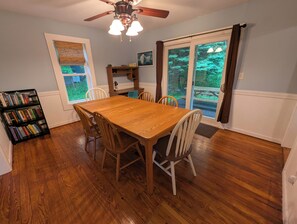 Dining - Waldheim Cottage: In-town bar Harbor Hideaway (Bar Harbor)