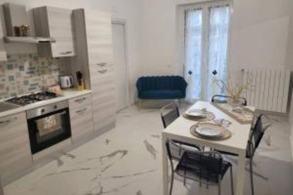 New Life 8.15 Holiday Home White