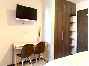 1 Schlafzimmer, Schreibtisch