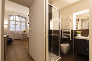 City Apartment | Bathroom | Shower, rainfall showerhead, hair dryer, bidet - notaMi - Voghera Fashion District (Milan)