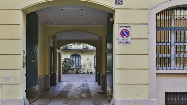 A building entrance with a no parking sign, stone steps, and a gate. - notaMi - Voghera Fashion District (Milan)