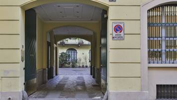 Pintu masuk properti