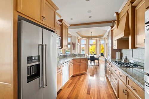 Okauchee Lake Home: 4BR/4BA | Hot Tub | Central to town and wedding venues