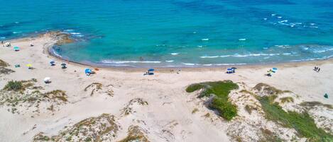 Una spiaggia nelle vicinanze