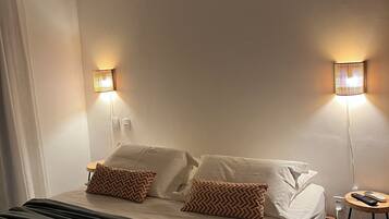 Studio Suite Superior, 1 Tempat Tidur Queen dengan tempat tidur Sofa, Bebas Asap Rokok, beranda | Meja kerja, ruang kerja ramah laptop, Wi-Fi gratis, dan seprai linen