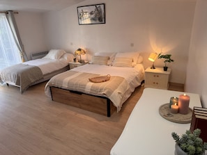 2 bedrooms, iron/ironing board, WiFi