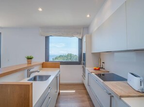 Refrigerador, microondas, horno y lavavajillas 