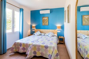 4 makuuhuonetta, silitysrauta/-lauta, ilmainen Wi-Fi, vuodevaatteet