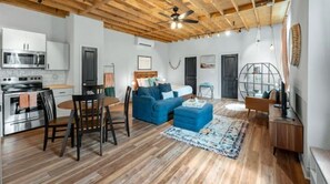 Interior - Charming & Spacious Hideaway by Downtown Bryan (Bryan)