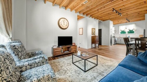 5-Star 2BR: Clean, Comfy, SuperHost Hospitality