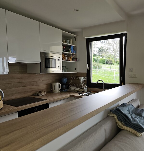 Frigorifero, microonde, forno, lavastoviglie