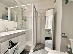 Hair dryer, towels
