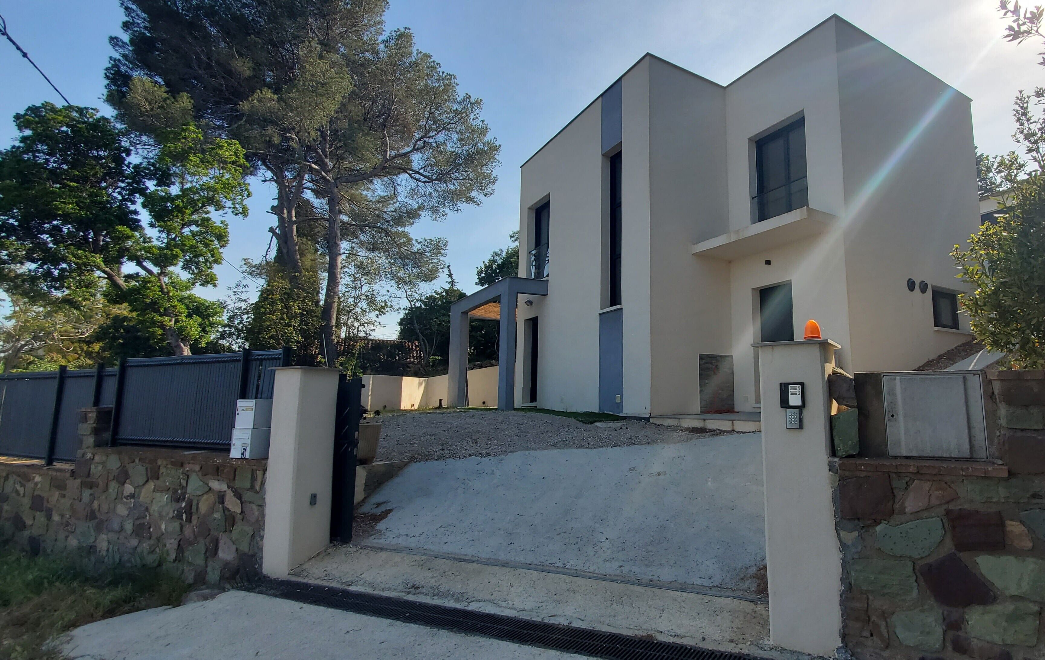 New house with garden and sea view in Fréjus